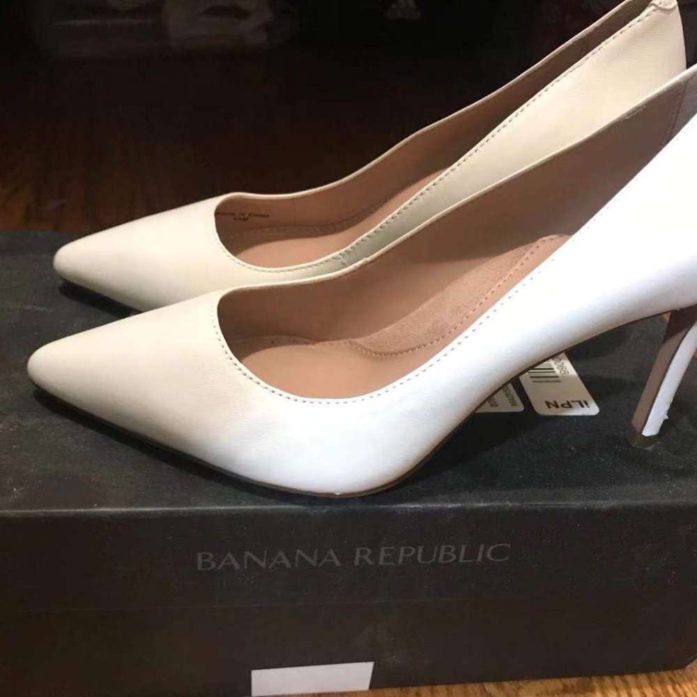 Banana Republic Pumps Shoes Leather Heels Point